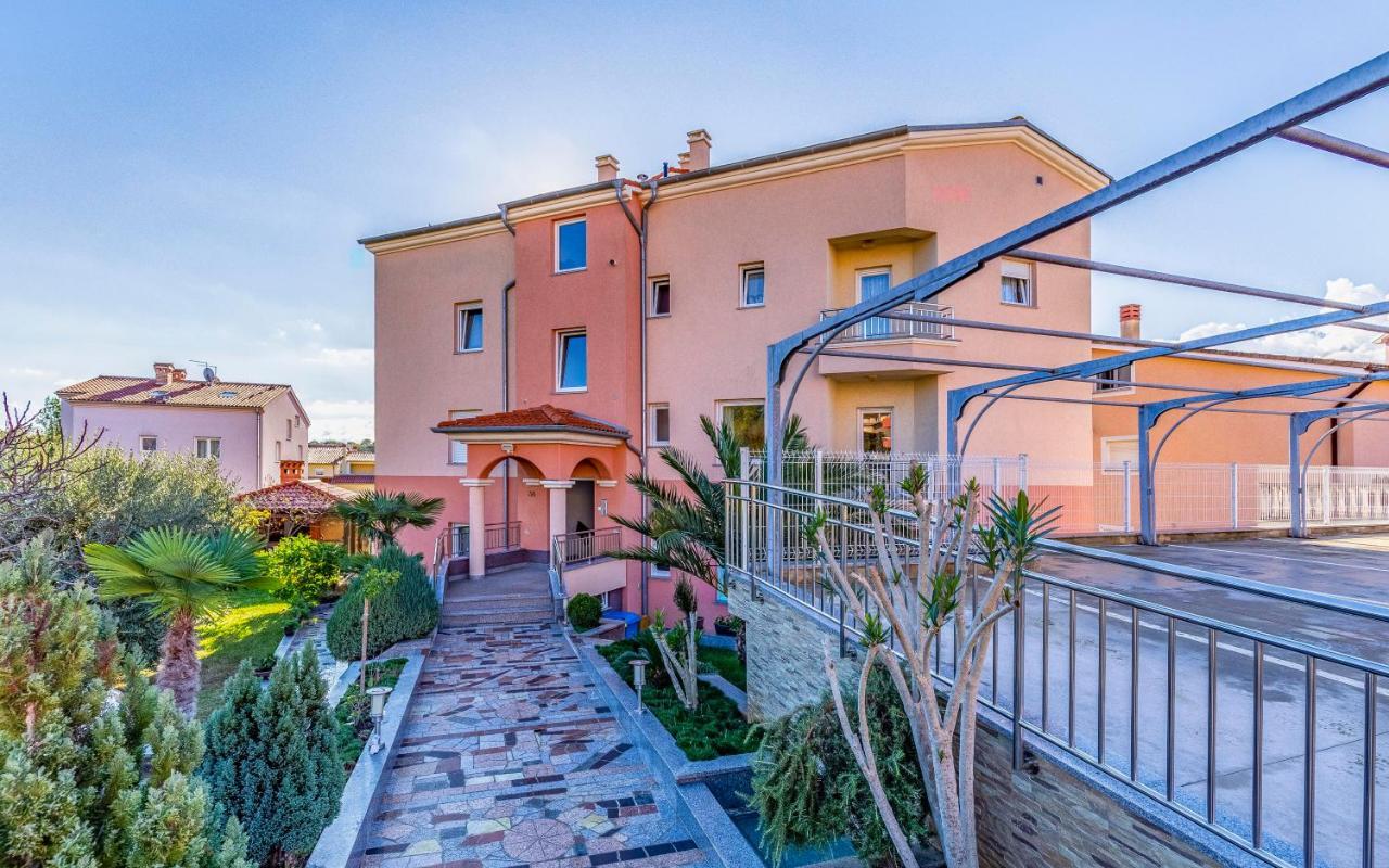 Istriensonne - Apartments Veruda Mit Grillterrasse Pola Esterno foto
