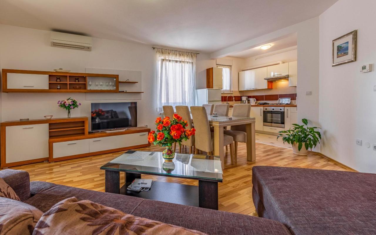 Istriensonne - Apartments Veruda Mit Grillterrasse Pola Esterno foto