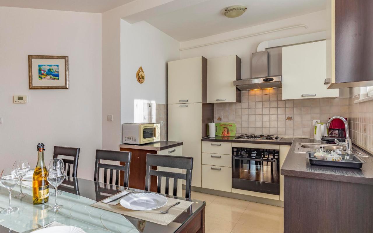 Istriensonne - Apartments Veruda Mit Grillterrasse Pola Esterno foto