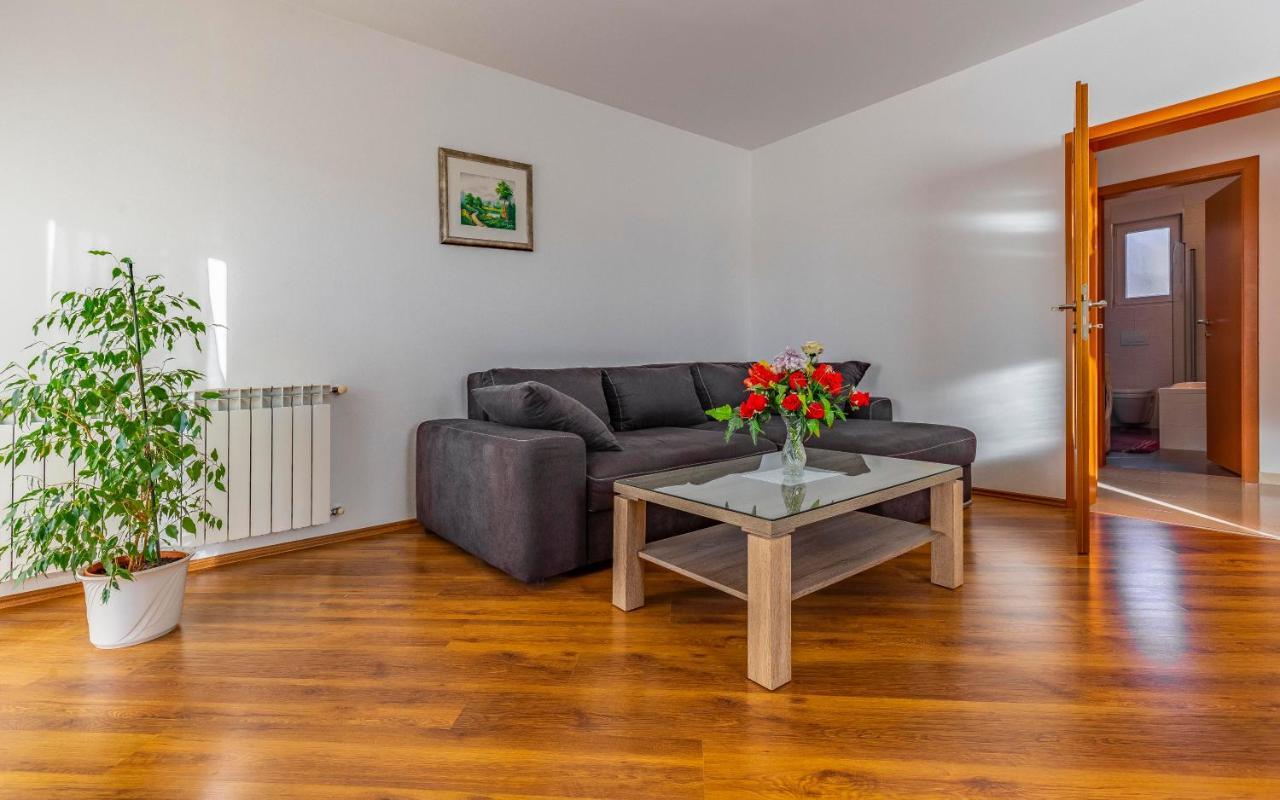 Istriensonne - Apartments Veruda Mit Grillterrasse Pola Esterno foto