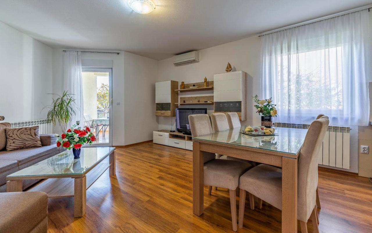 Istriensonne - Apartments Veruda Mit Grillterrasse Pola Esterno foto