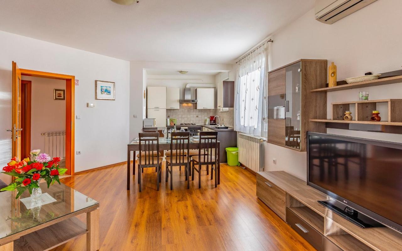 Istriensonne - Apartments Veruda Mit Grillterrasse Pola Esterno foto