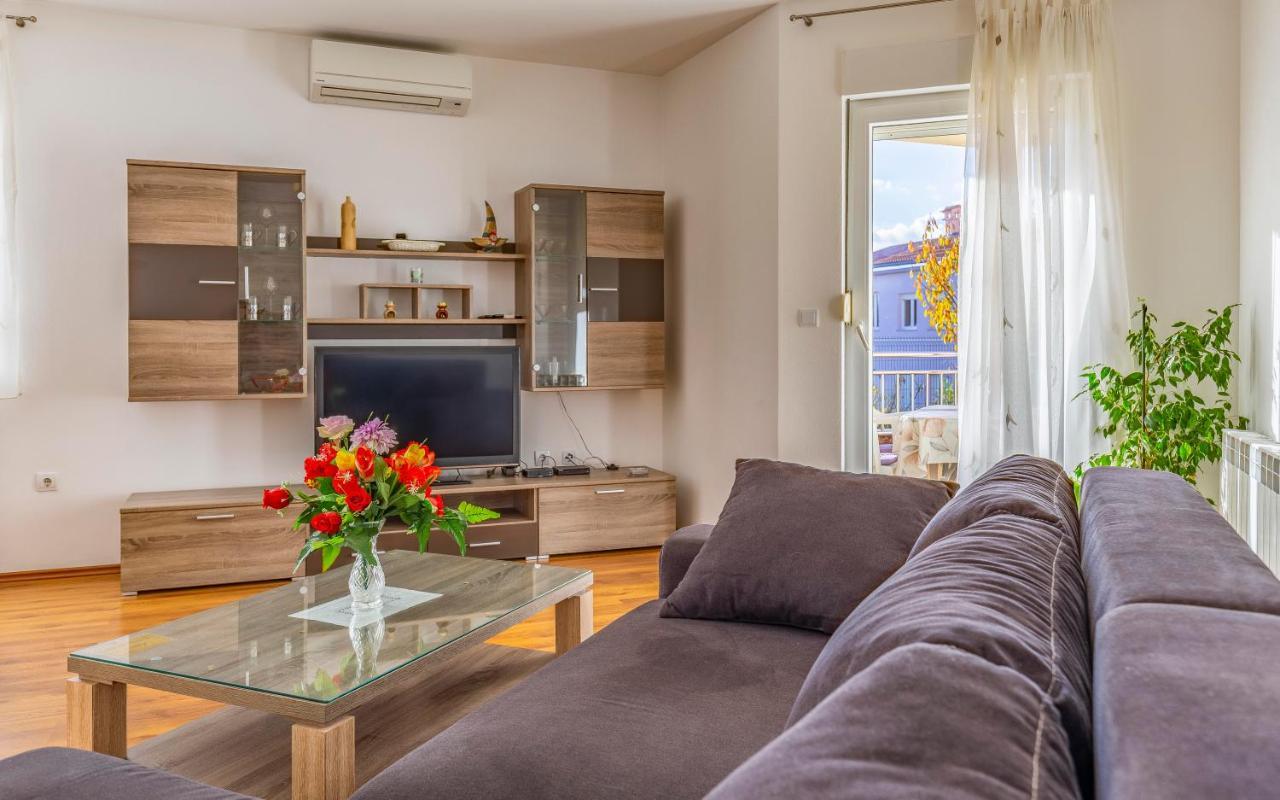 Istriensonne - Apartments Veruda Mit Grillterrasse Pola Esterno foto