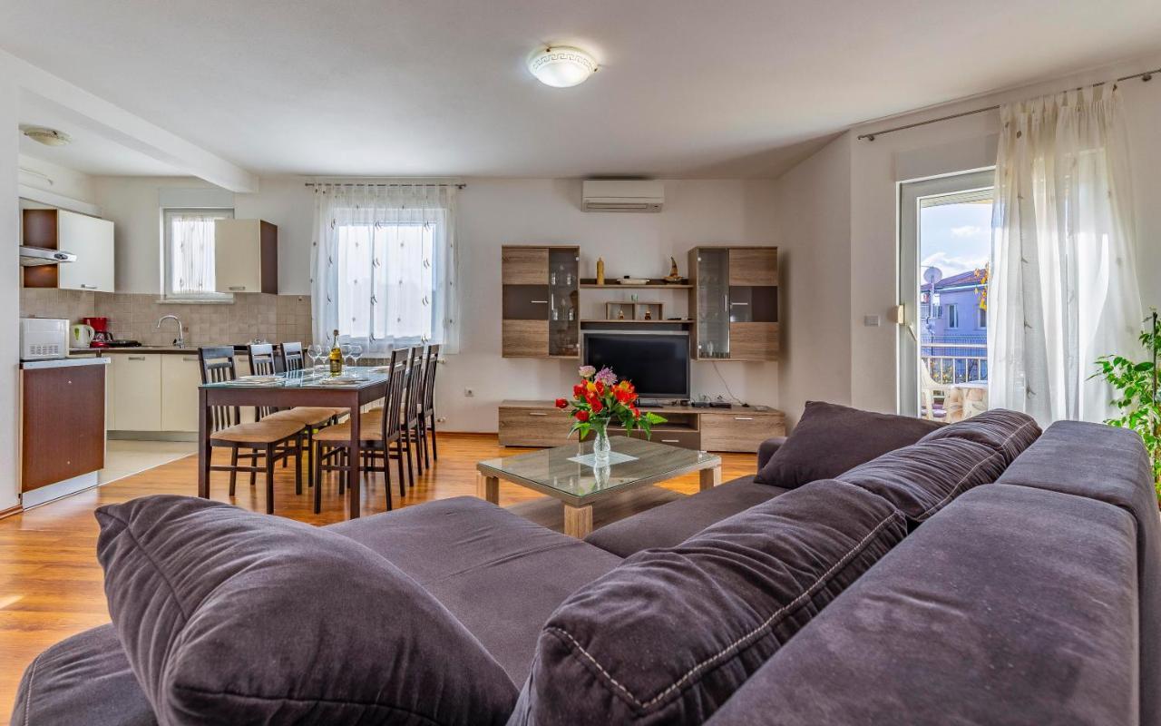 Istriensonne - Apartments Veruda Mit Grillterrasse Pola Esterno foto