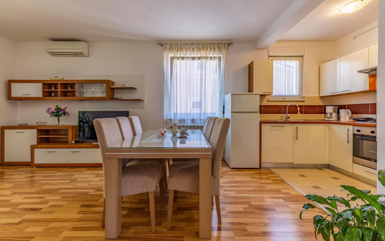 Istriensonne - Apartments Veruda Mit Grillterrasse Pola Esterno foto